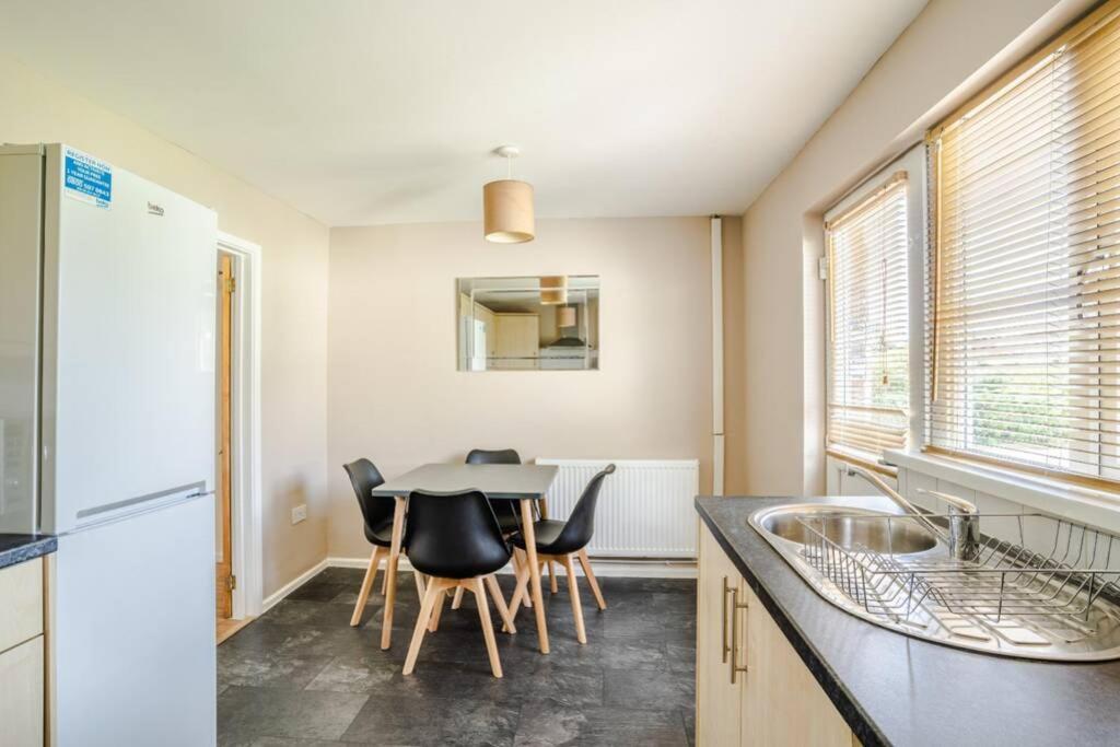 Off Road Parking, Smart Tv In Each Room! Swansea Eksteriør bilde